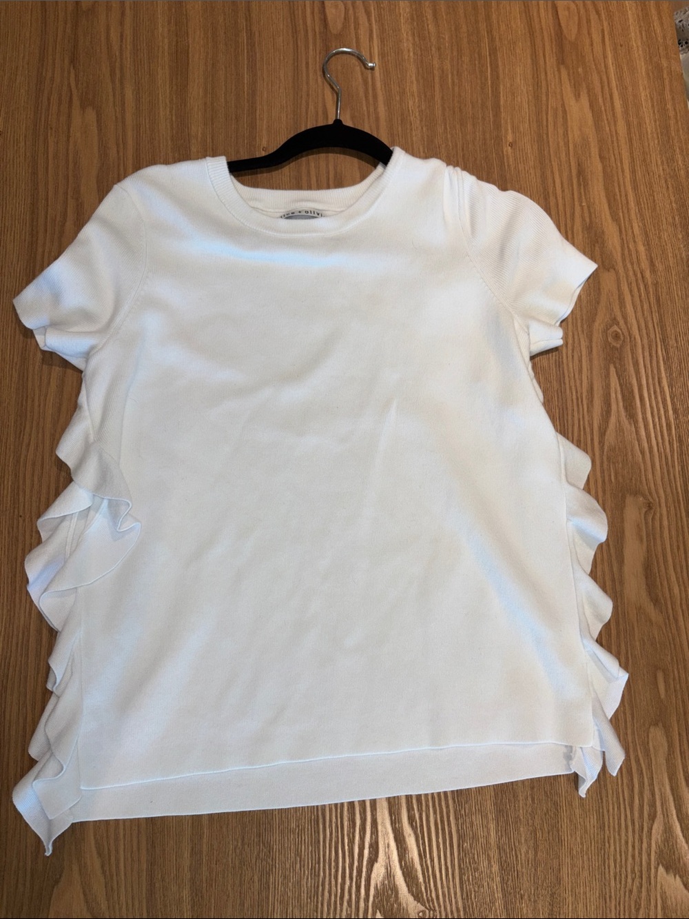 Alice + Olivia White Short Sleeve Ruffle Side Tee